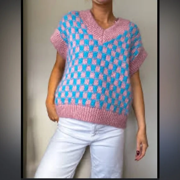 Pink and Blue printed knit Sweater Vest - Picture 10 of 12